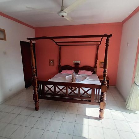 Blue Eyes Inn Unawatuna Ngoại thất bức ảnh