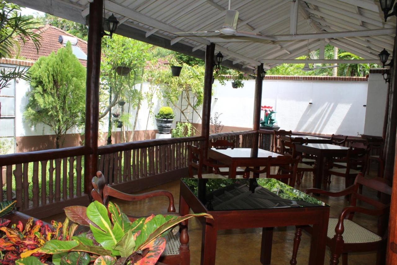 Blue Eyes Inn Unawatuna Ngoại thất bức ảnh