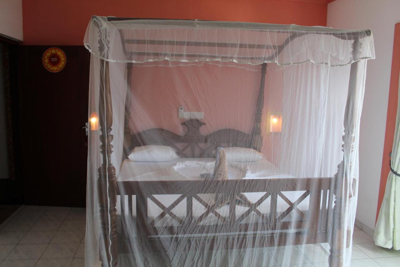 Blue Eyes Inn Unawatuna Ngoại thất bức ảnh