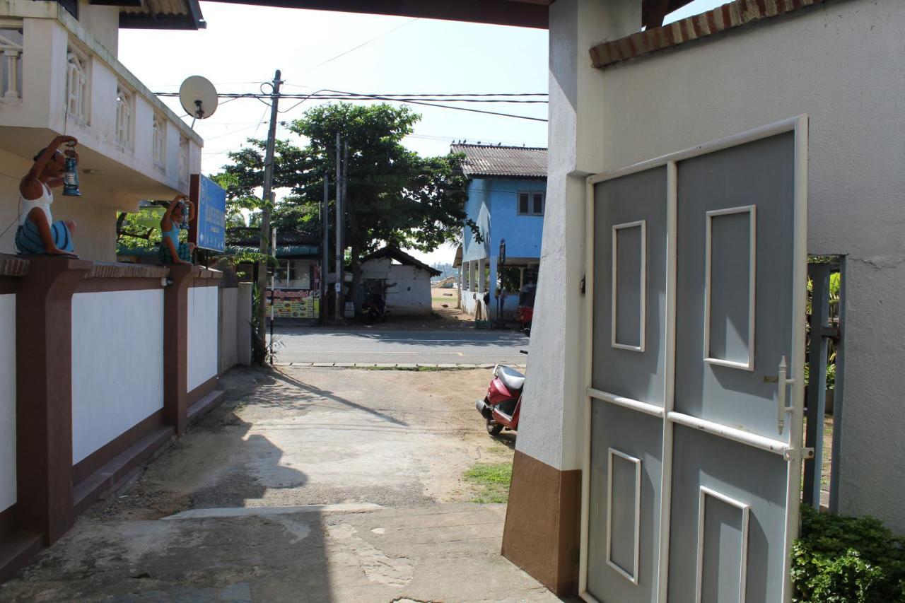 Blue Eyes Inn Unawatuna Ngoại thất bức ảnh