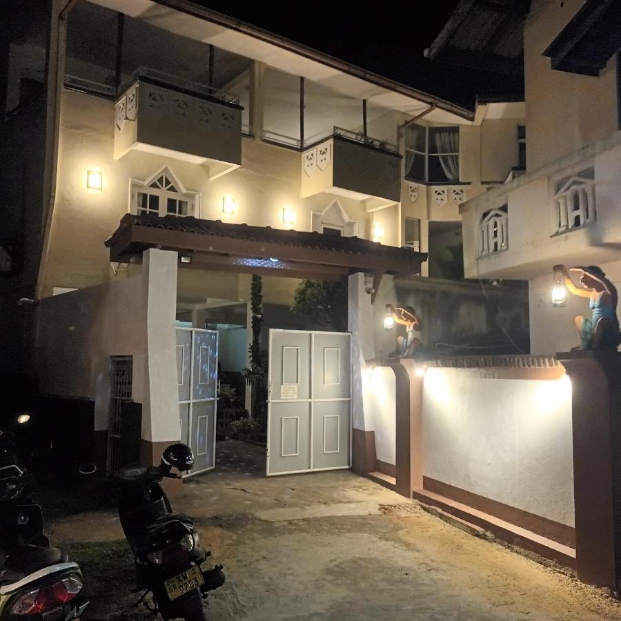 Blue Eyes Inn Unawatuna Ngoại thất bức ảnh