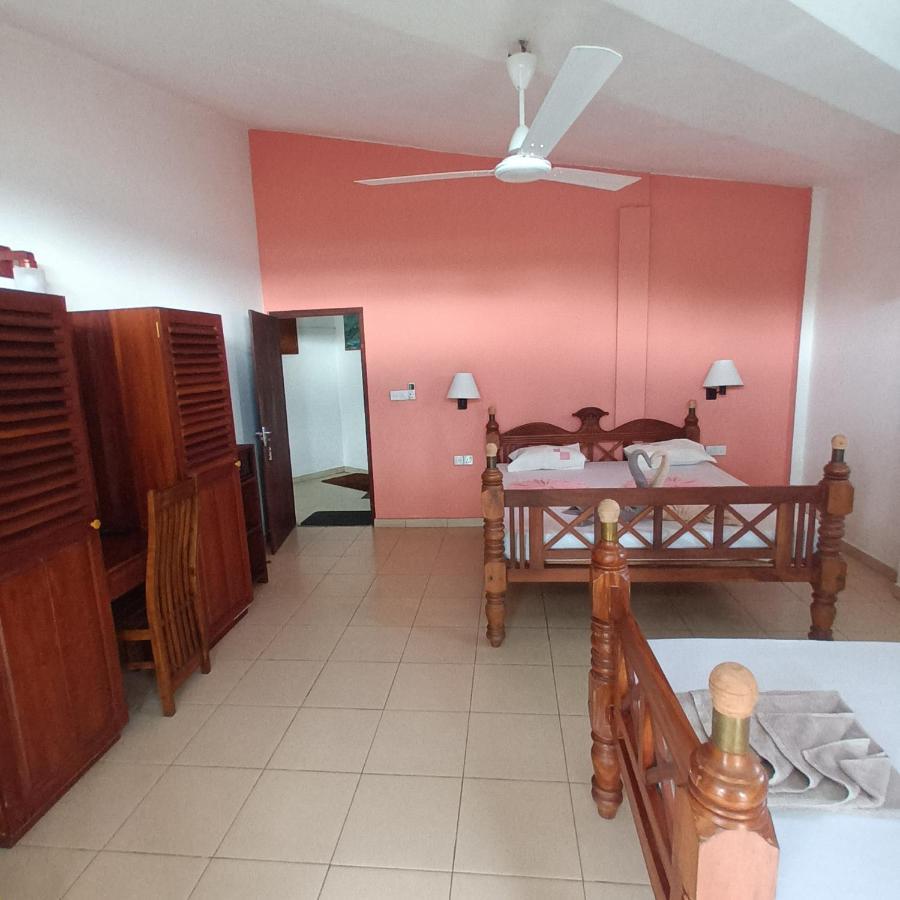 Blue Eyes Inn Unawatuna Ngoại thất bức ảnh