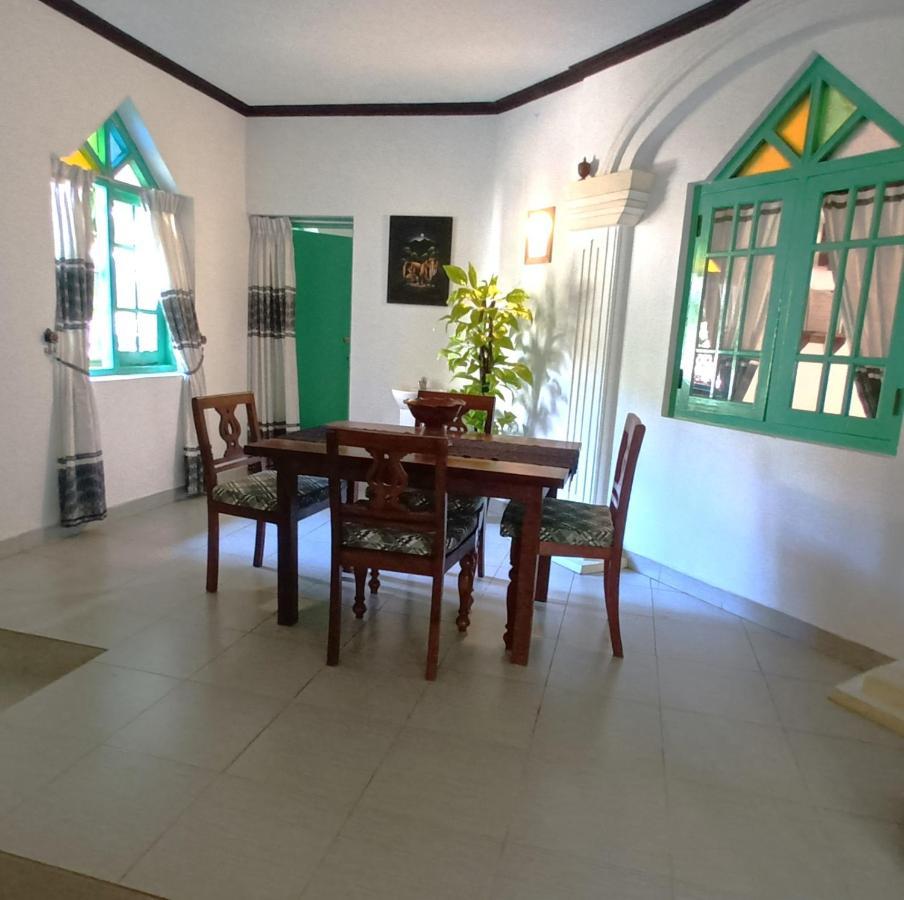 Blue Eyes Inn Unawatuna Ngoại thất bức ảnh