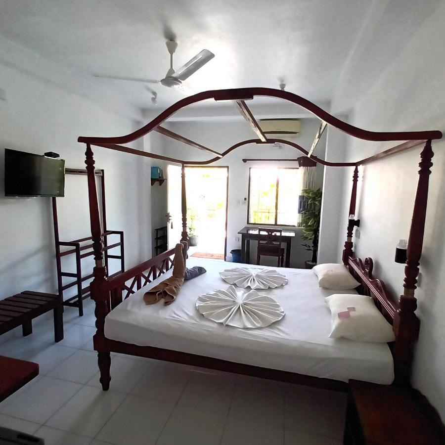Blue Eyes Inn Unawatuna Ngoại thất bức ảnh