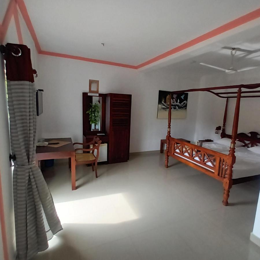 Blue Eyes Inn Unawatuna Ngoại thất bức ảnh